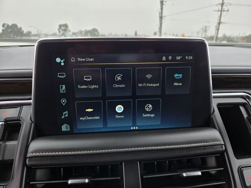 Used 2023 Chevrolet Suburban Premier image 9