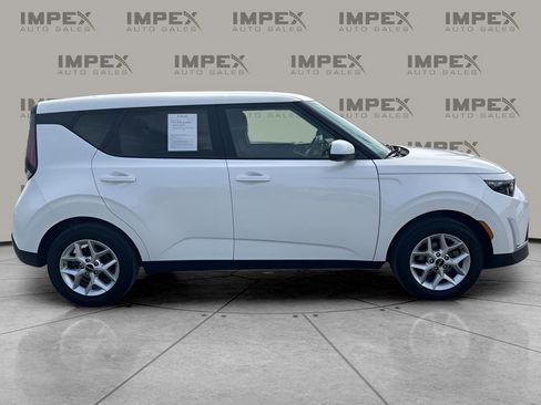 Used 2024 Kia Soul LX w/ Option Group 015 image 6