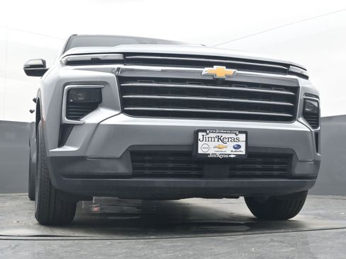Used 2025 Chevrolet Traverse LT image 21
