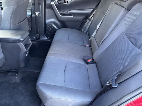 Used 2020 Toyota RAV4 LE AWD/4WD image 24