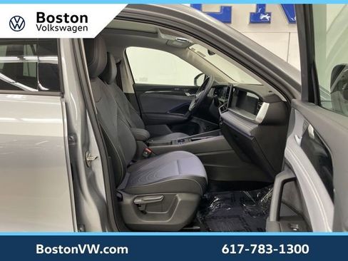 New 2025 Volkswagen Tiguan SE w/ Panoramic Sunroof Package image 11