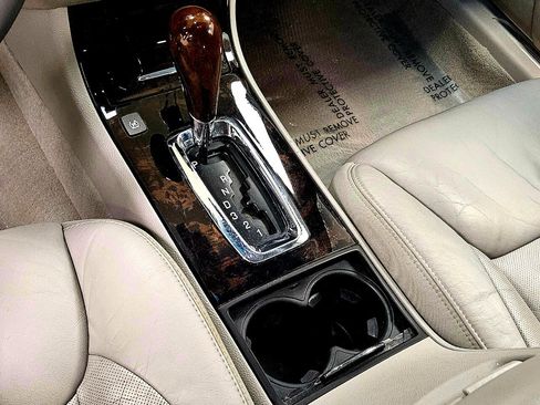 Used 2010 Cadillac DTS Premium image 23