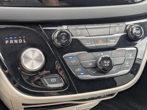 Used 2023 Chrysler Voyager LX FWD image 23