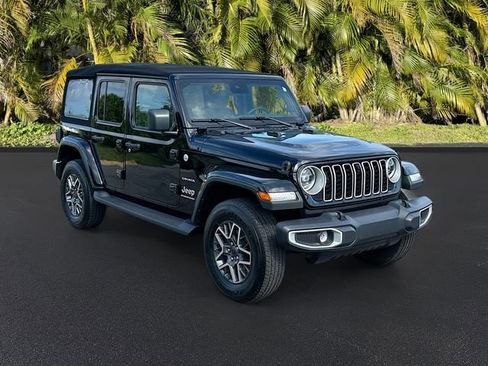 Used 2024 Jeep Wrangler Unlimited Sahara w/ Technology Group AWD/4WD image 2