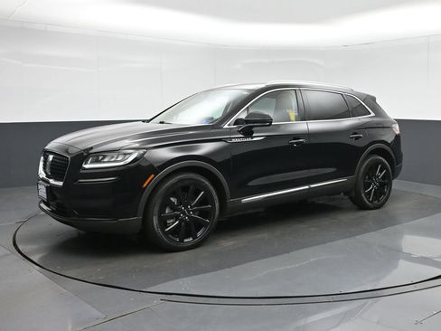 Used 2022 Lincoln Nautilus Reserve w/ Monochromatic Package AWD/4WD image 3