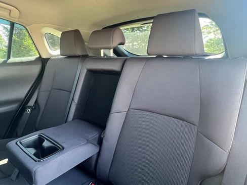 Used 2022 Toyota Venza LE AWD/4WD image 30