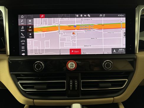 Certified 2025 Porsche Macan image 19