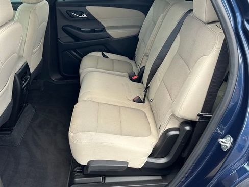 Used 2022 Chevrolet Traverse LS image 19