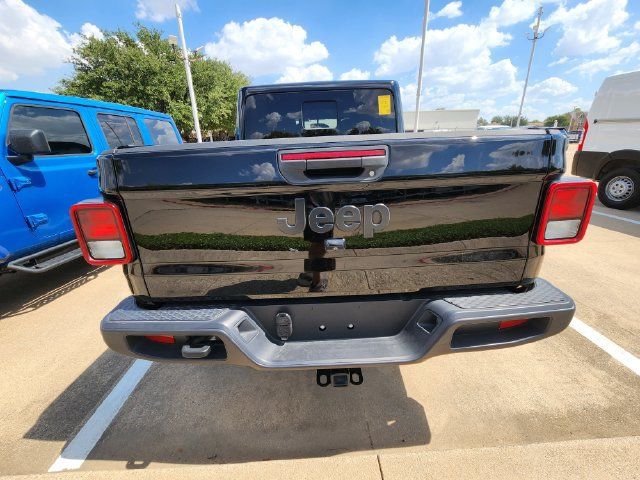 Used 2025 Jeep Gladiator Sport AWD/4WD image 5
