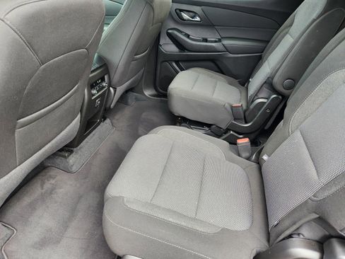 Used 2023 Chevrolet Traverse LT FWD image 12