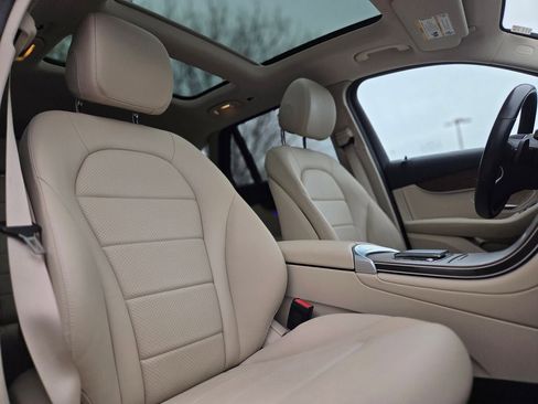 Used 2022 Mercedes-Benz GLC 300 4MATIC w/ Premium Package Lite image 27