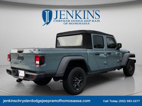 Used 2024 Jeep Gladiator Sport AWD/4WD image 5