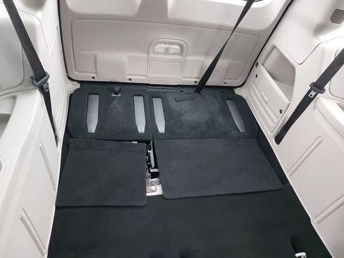 Used 2019 Dodge Grand Caravan SE image 13