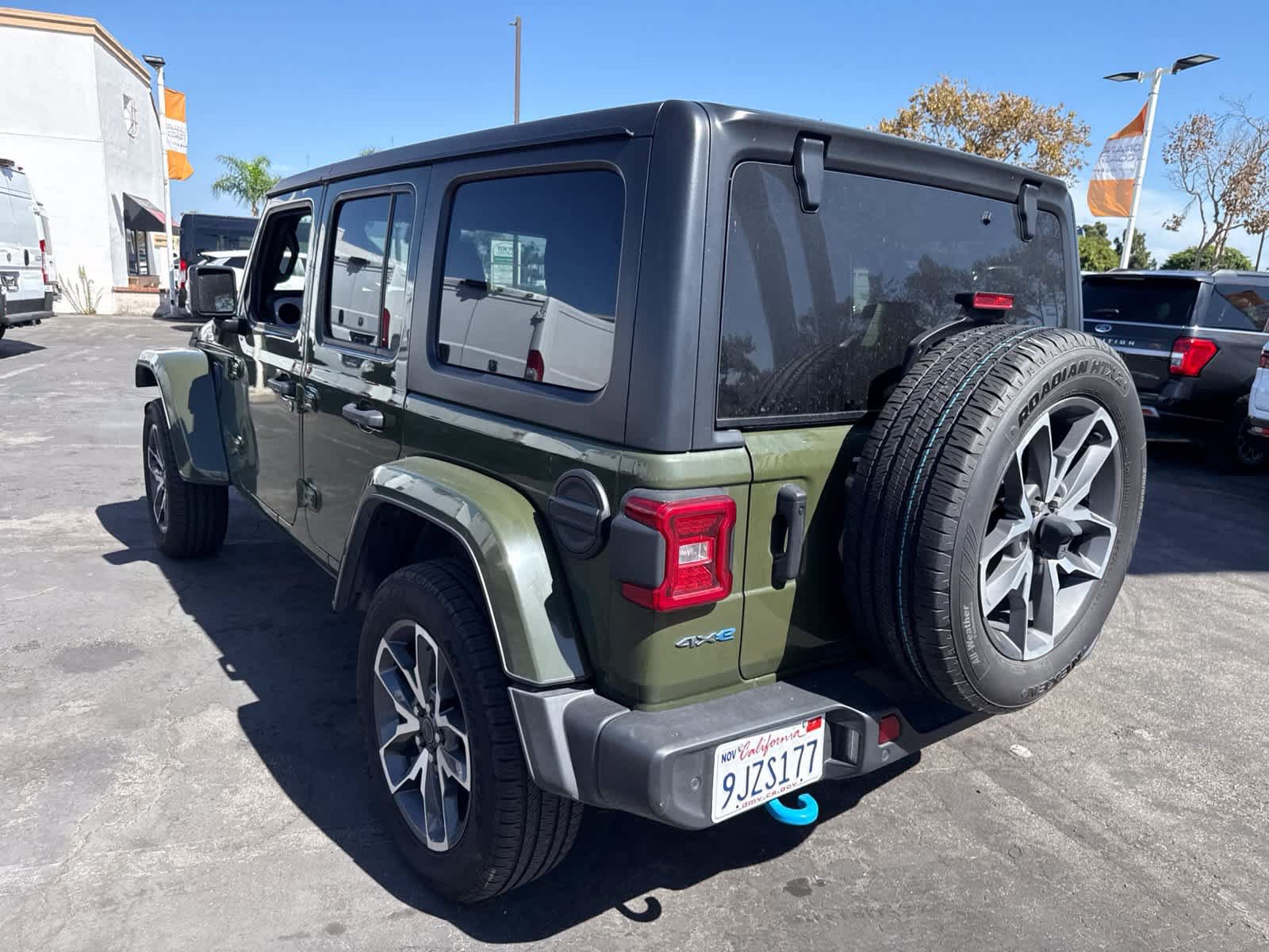 Used 2024 Jeep Wrangler Unlimited w/ Convenience Group AWD/4WD image 18