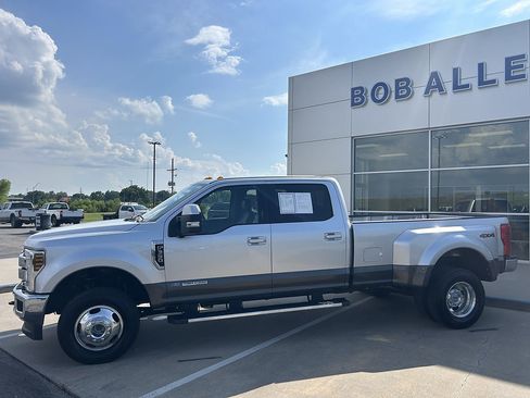 Used 2018 Ford F350 Lariat w/ Lariat Value Package AWD/4WD image 2