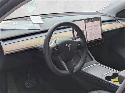 Used 2024 Tesla Model Y Long Range RWD image 10