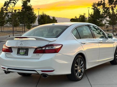 Used 2017 Honda Accord EX-L image 6