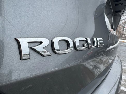 Used 2016 Nissan Rogue SV w/ SV Premium Package image 28