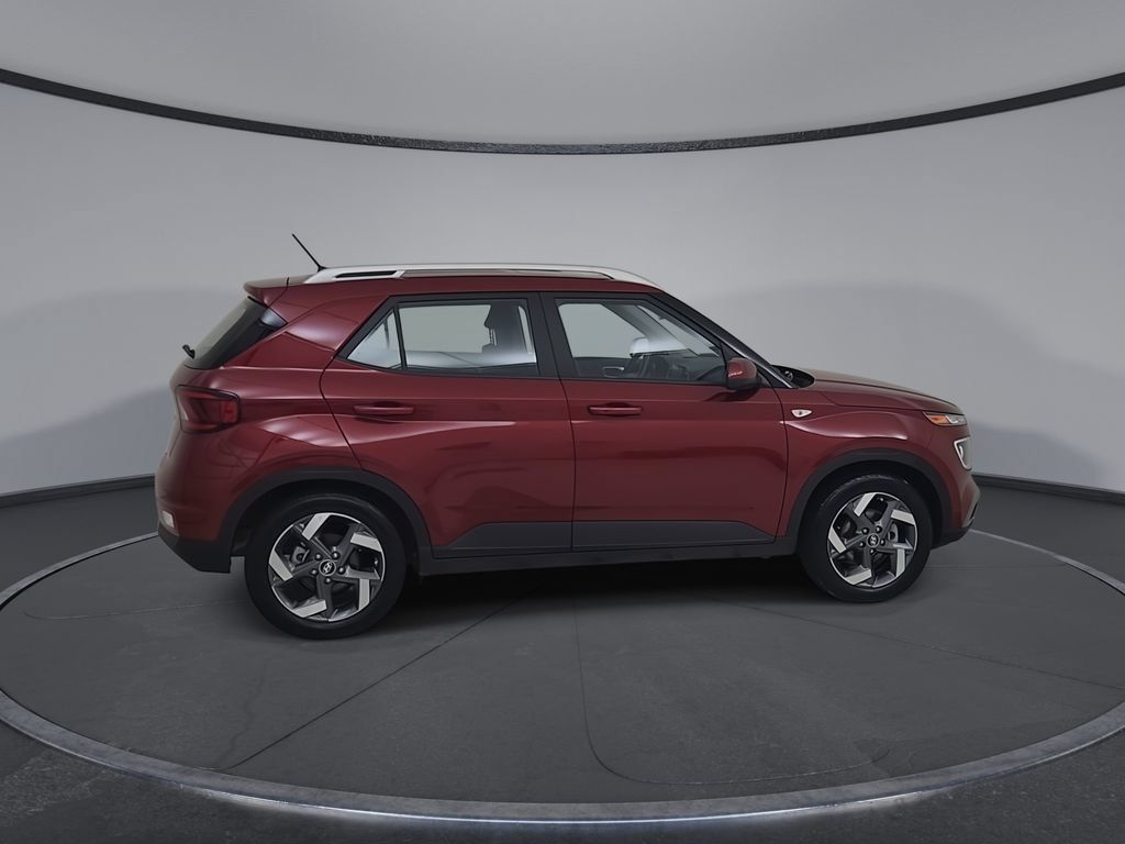 Used 2025 Hyundai Venue SEL FWD image 18