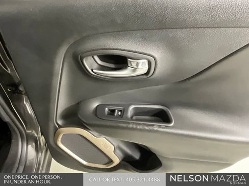 Used 2016 Jeep Renegade Limited FWD image 23