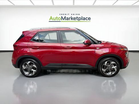 Used 2024 Hyundai Venue SEL FWD image 8