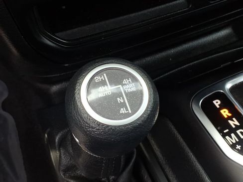 Used 2023 Jeep Wrangler Unlimited w/ Sun & Screen Package AWD/4WD image 15