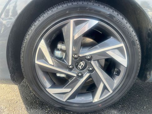 Used 2025 Hyundai Elantra SEL image 30