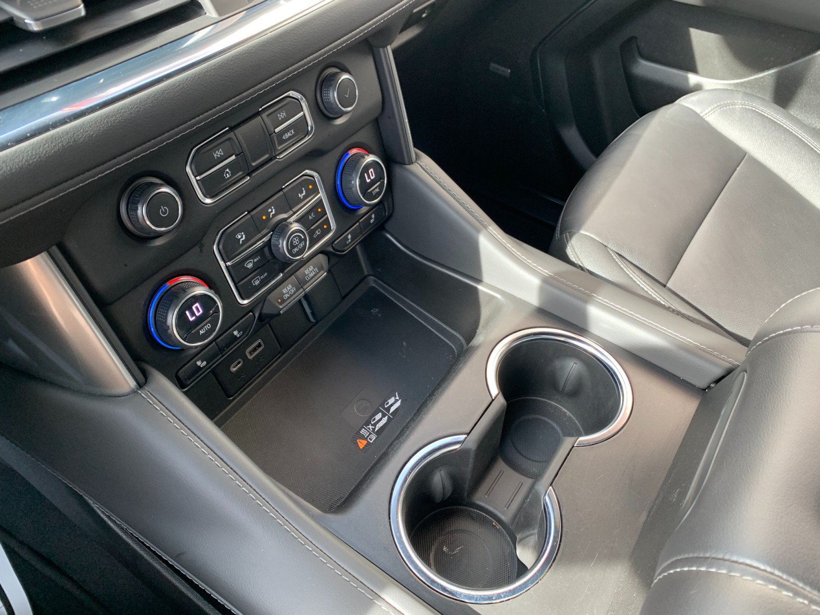 Used 2023 Chevrolet Tahoe LT w/ Luxury Package AWD/4WD image 19