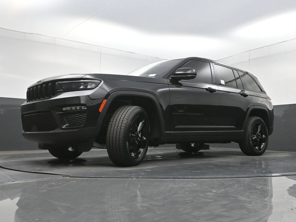 Used 2023 Jeep Grand Cherokee Limited w/ Black Appearance Package RWD image 32