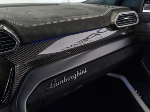 Used 2023 Lamborghini Urus Performante AWD/4WD image 7