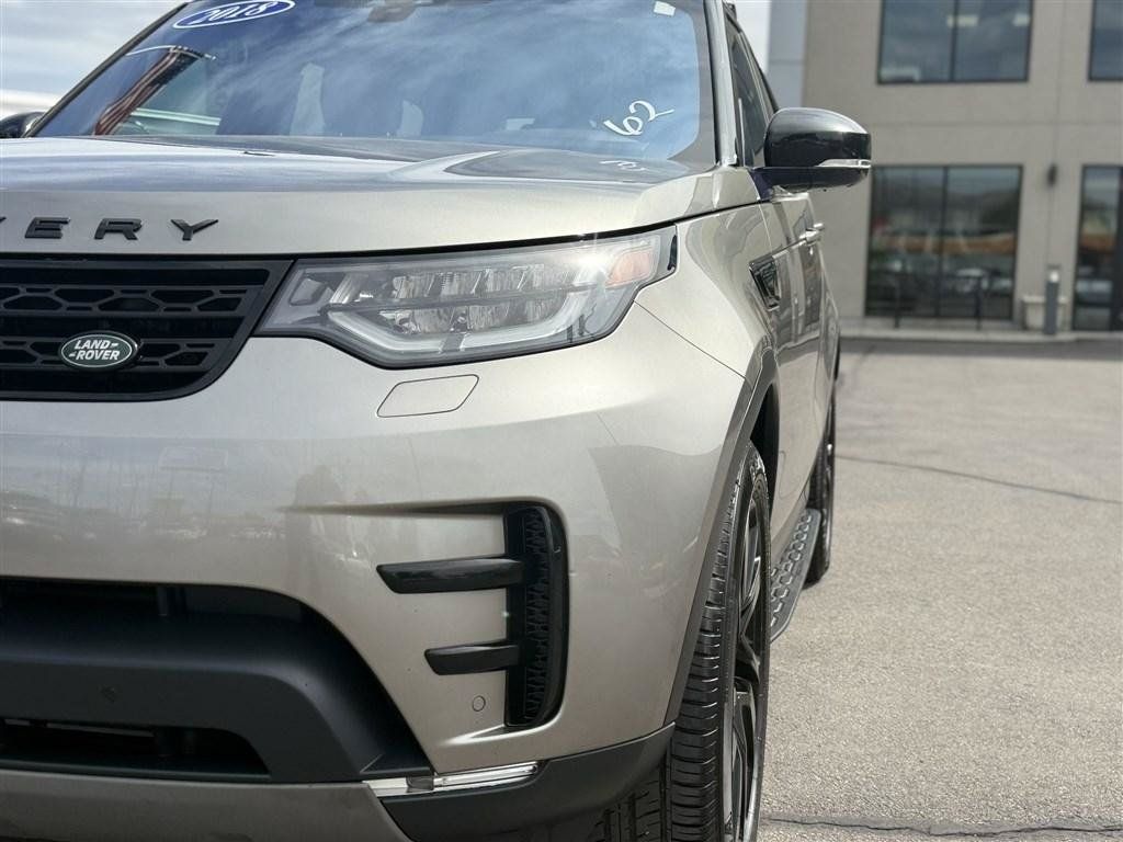 Used 2018 Land Rover Discovery HSE AWD/4WD image 11