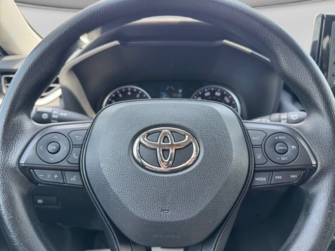 Used 2022 Toyota RAV4 XLE AWD/4WD image 17