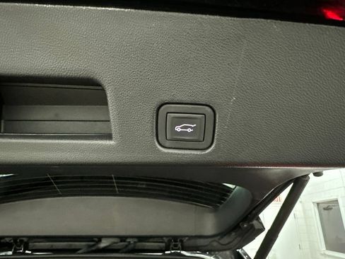 Used 2025 GMC Acadia Elevation AWD/4WD image 35