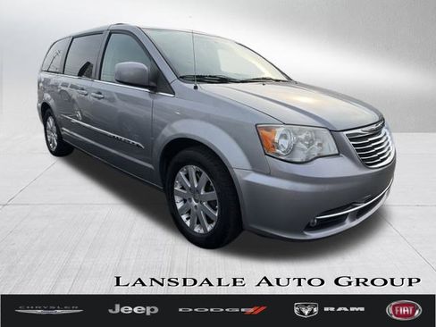 Used 2013 Chrysler Town & Country Touring image 1