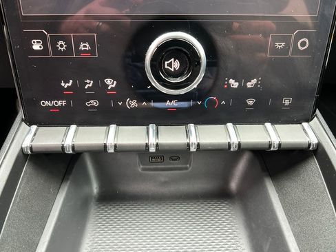 Used 2025 GMC Terrain Elevation image 17