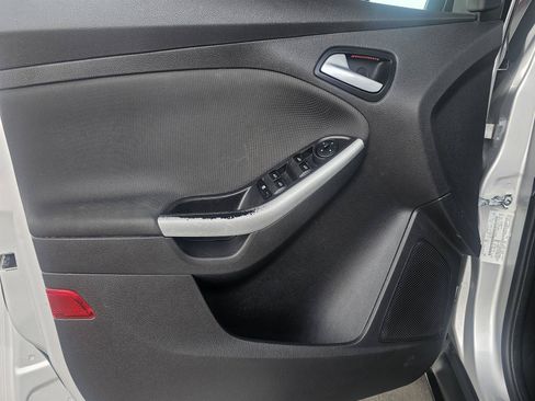 Used 2014 Ford Focus SE w/ Equipment Group 201A FWD image 19