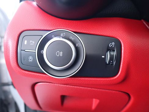Used 2019 Alfa Romeo Giulia RWD image 25