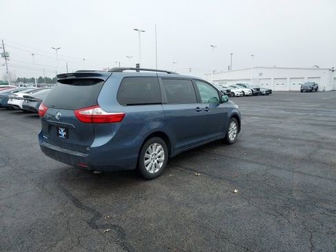 Used 2015 Toyota Sienna LE image 3
