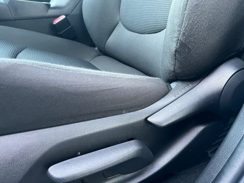 Used 2021 Toyota RAV4 LE image 25