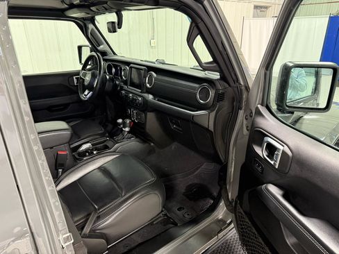 Used 2021 Jeep Wrangler Unlimited Sahara w/ Cold Weather Group AWD/4WD image 21