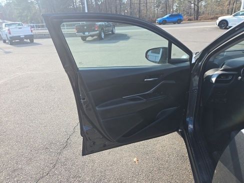 Used 2021 Toyota C-HR LE image 10