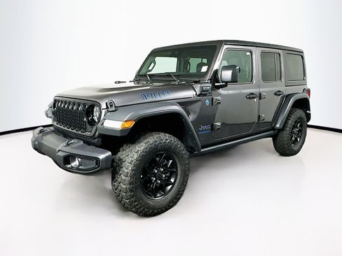 Used 2025 Jeep Wrangler Willys image 3