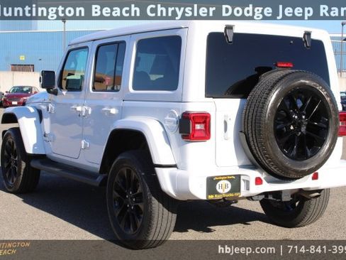 Used 2021 Jeep Wrangler Unlimited Sahara image 3