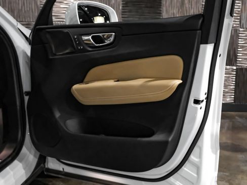 Used 2022 Volvo XC60 B5 Inscription w/ Advanced Package FWD image 38