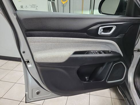 Used 2022 Jeep Compass Latitude image 41