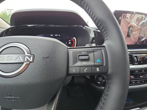 New 2026 Nissan Pathfinder Platinum AWD/4WD image 12