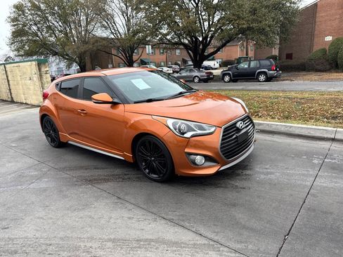 Used 2016 Hyundai Veloster Turbo image 2