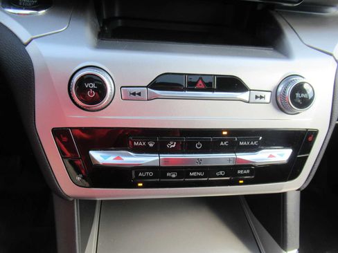 Used 2022 Ford Explorer XLT w/ Equipment Group 202A image 29