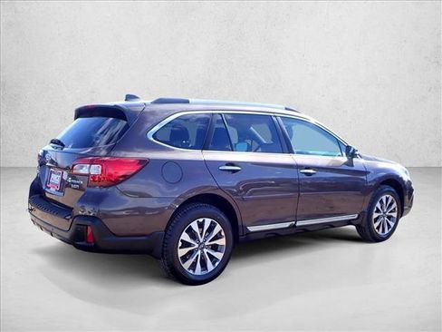 Used 2019 Subaru Outback 3.6R Touring image 4