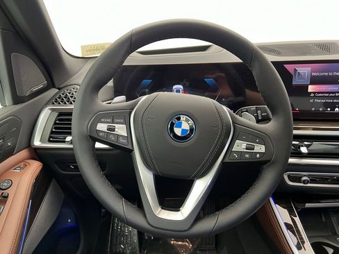 Certified 2025 BMW X5 xDrive50e w/ Premium Package image 18